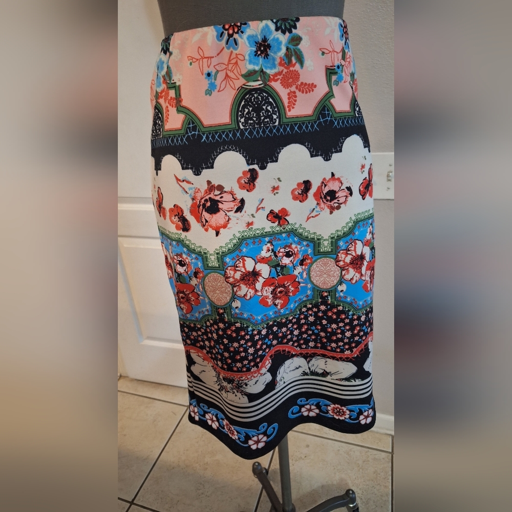 Womens 'scuba' floral pattern skirt
